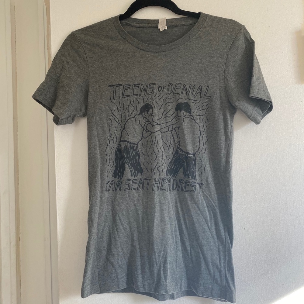 Car seat headrest band tee